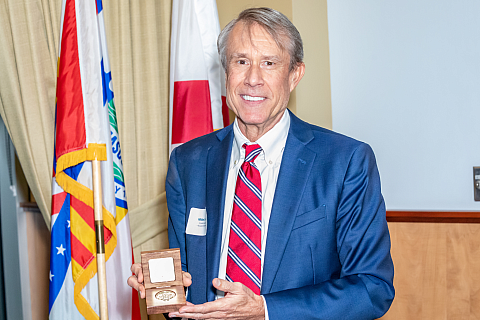Mike Bedke, recipient of the 2022 General James B. Peake Award.